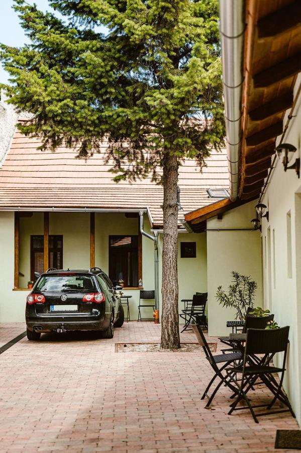 Sziklavendeghaz Aparthotel Veszprem Luaran gambar